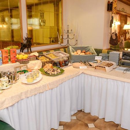 Hotel Corona Pinzolo Ngoại thất bức ảnh