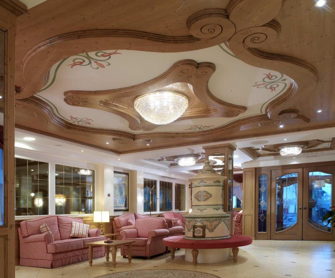 Hotel Corona Pinzolo Ngoại thất bức ảnh
