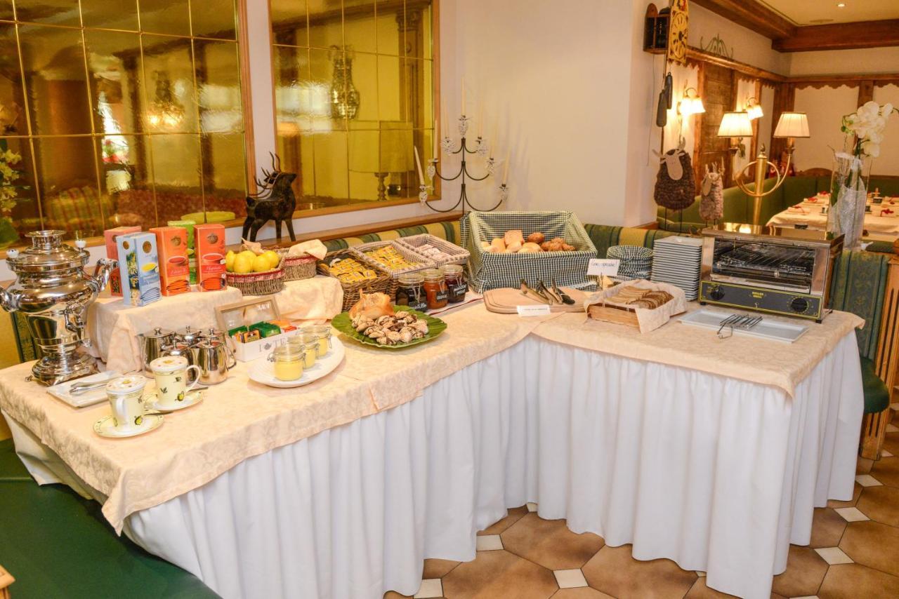 Hotel Corona Pinzolo Ngoại thất bức ảnh