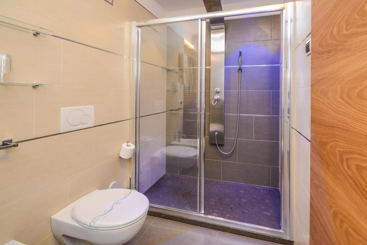 Hotel Corona Pinzolo Ngoại thất bức ảnh