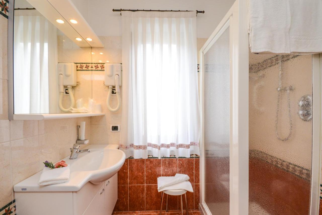 Hotel Corona Pinzolo Ngoại thất bức ảnh