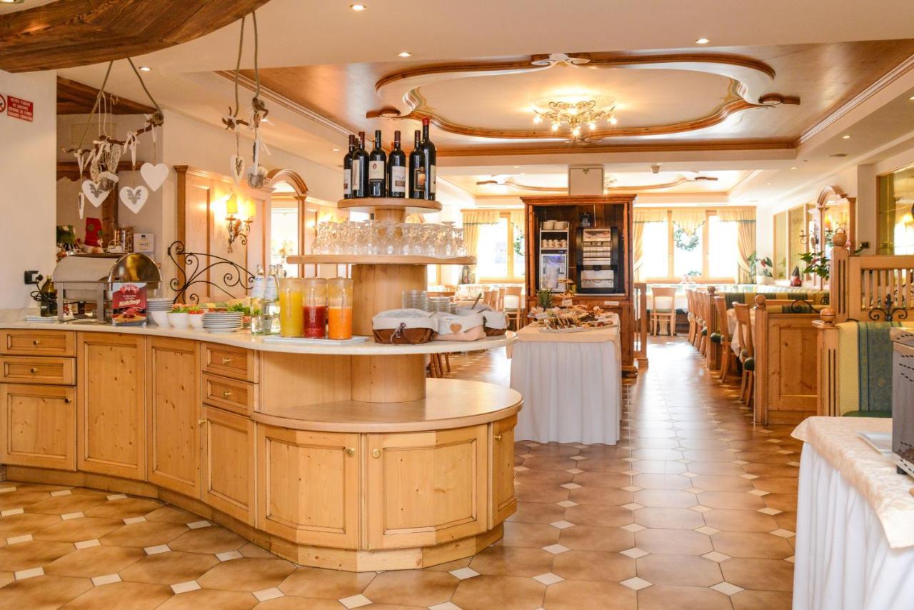 Hotel Corona Pinzolo Ngoại thất bức ảnh