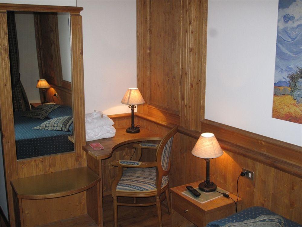 Hotel Corona Pinzolo Ngoại thất bức ảnh