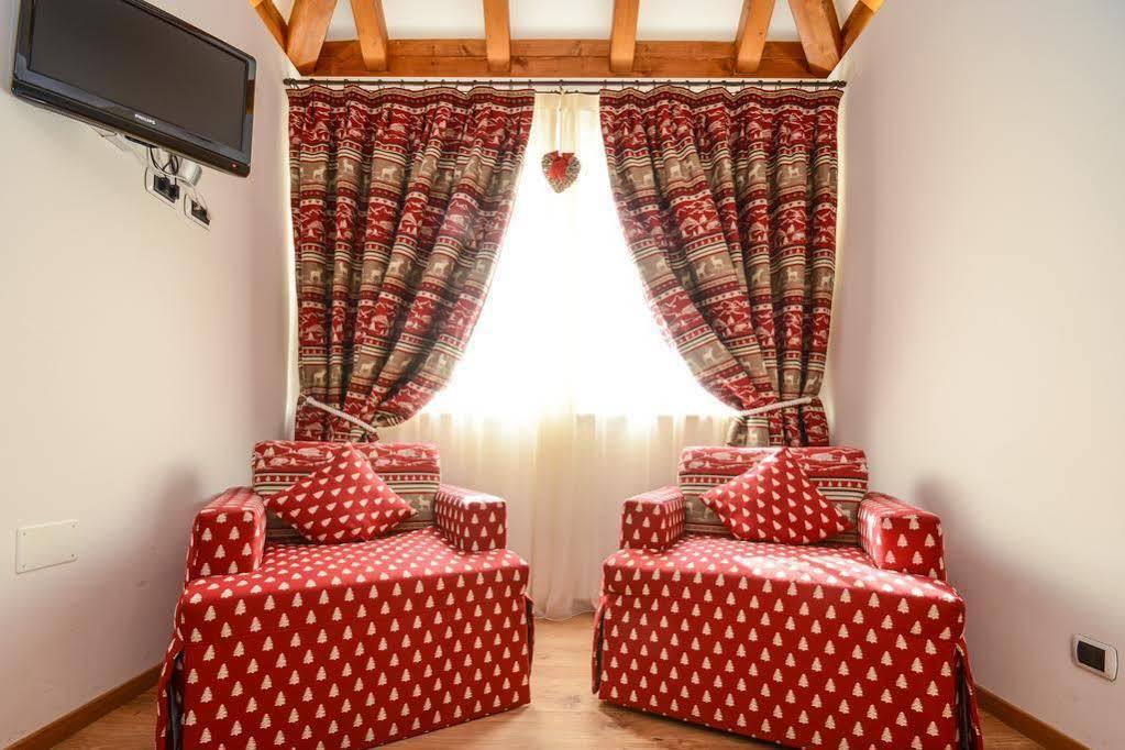 Hotel Corona Pinzolo Ngoại thất bức ảnh