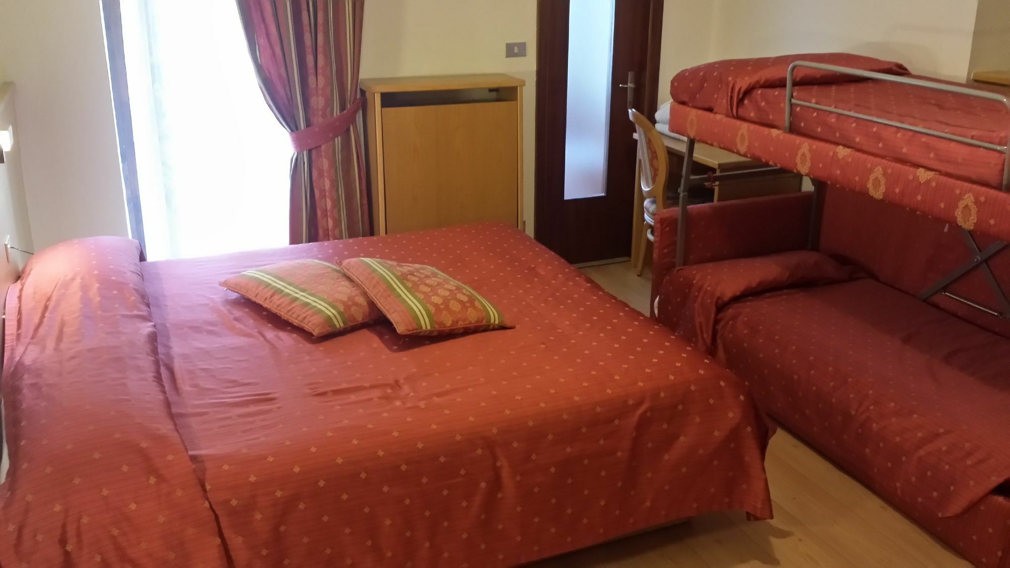 Hotel Corona Pinzolo Ngoại thất bức ảnh